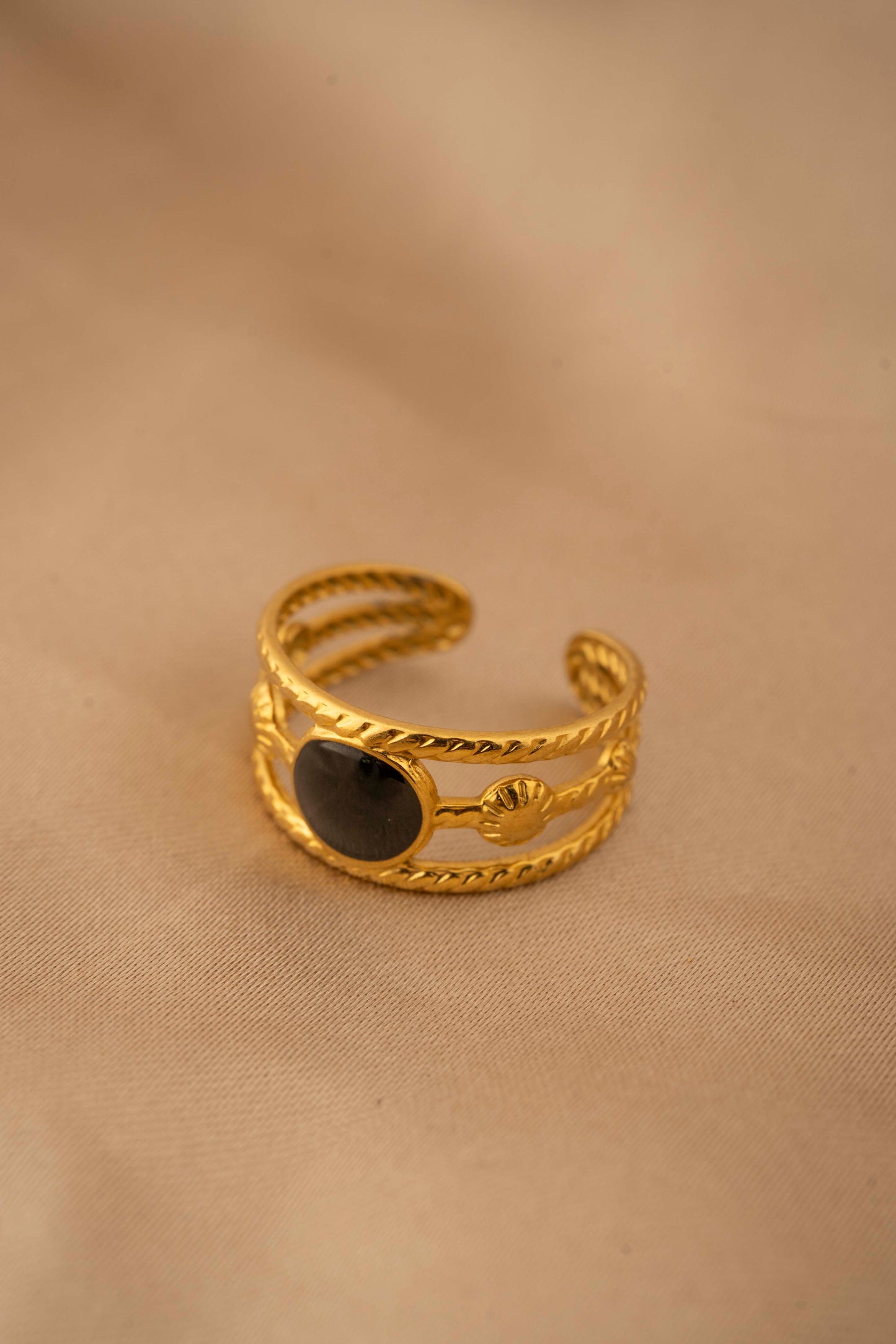 Black drop Gold Ring