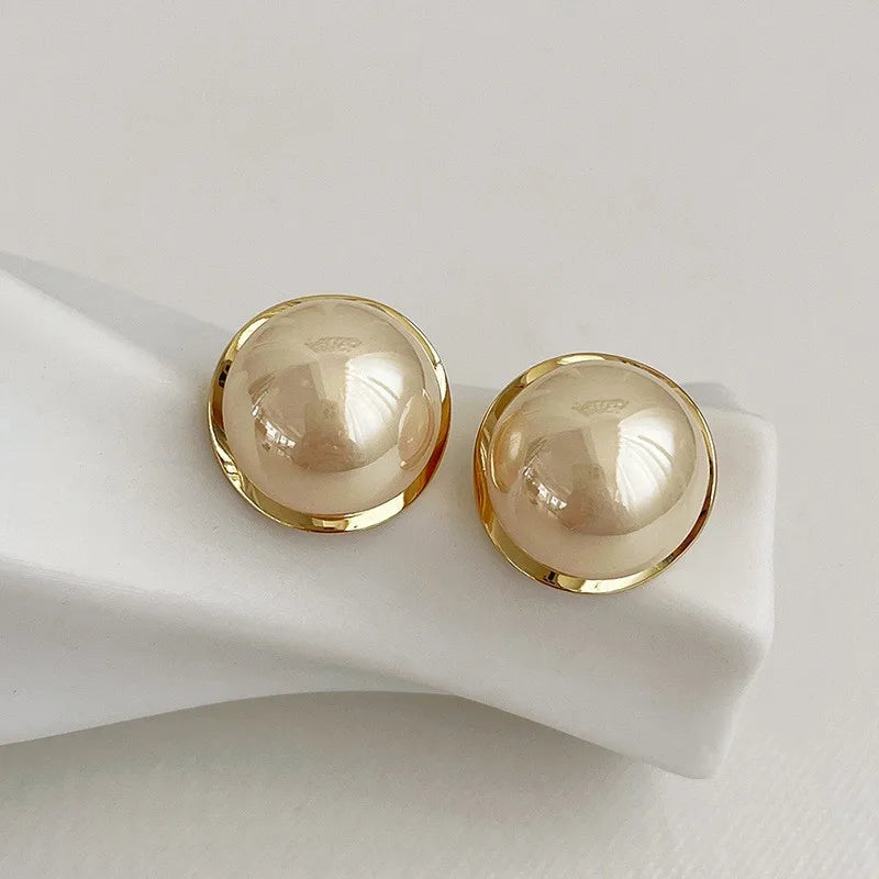 Elegant Pearl  Studs Circle