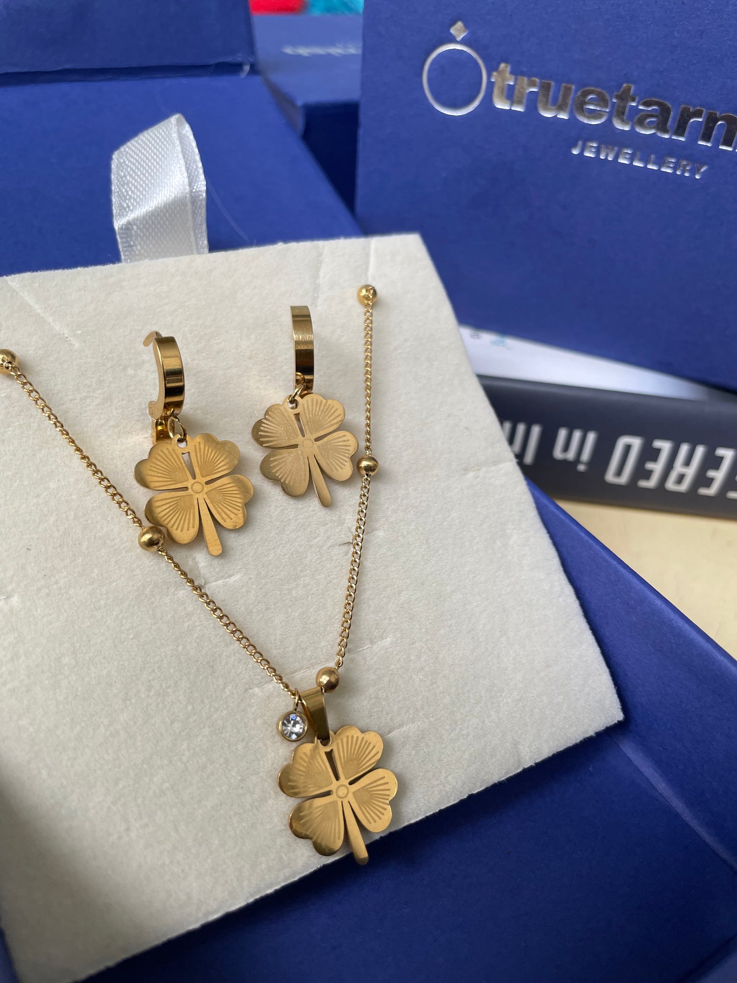Truetarnish Clover Necklace Earring Set