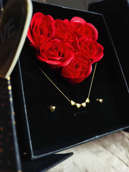 True love Gift - 4 hearts with Ear studs