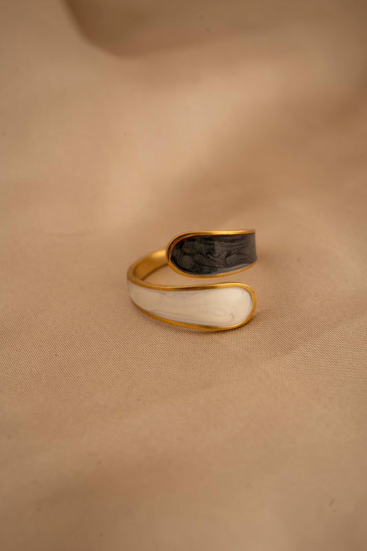 1 Black & White 304  18K Gold Plated Retro Luxurious Solid  Rings