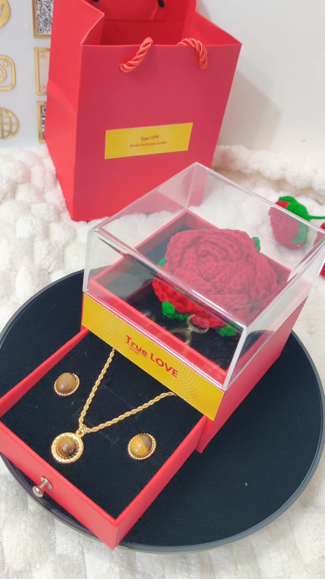 True love Gift - Brown Necklace Studs