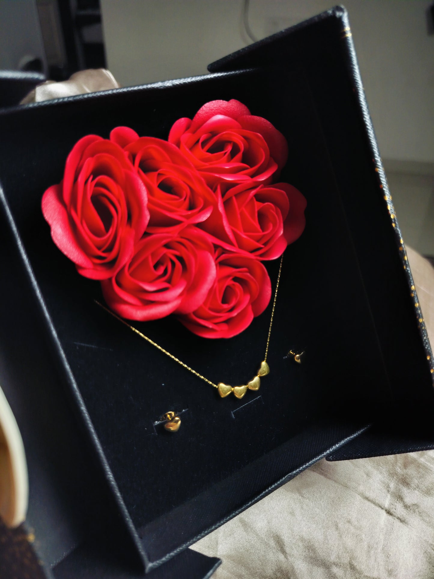 True love Gift - 4 hearts with Ear studs