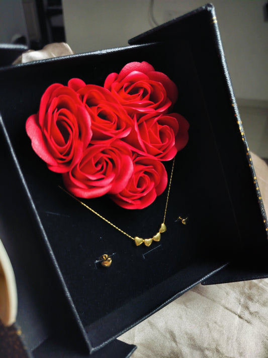 True love Gift - 4 hearts with Ear studs