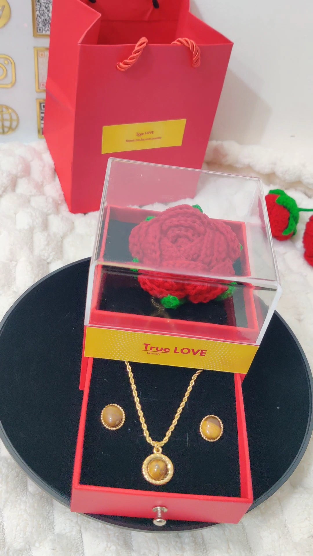 True love Gift - Brown Necklace Studs