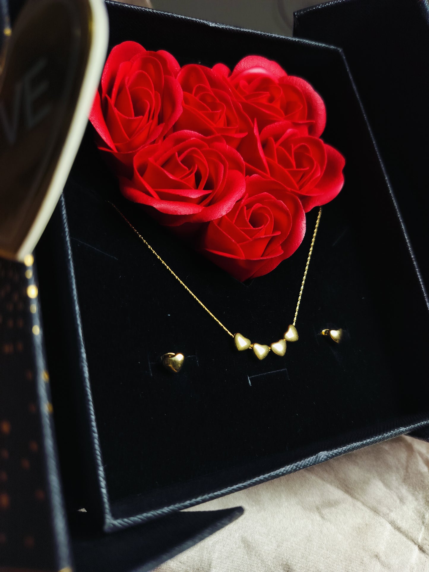True love Gift - 4 hearts with Ear studs
